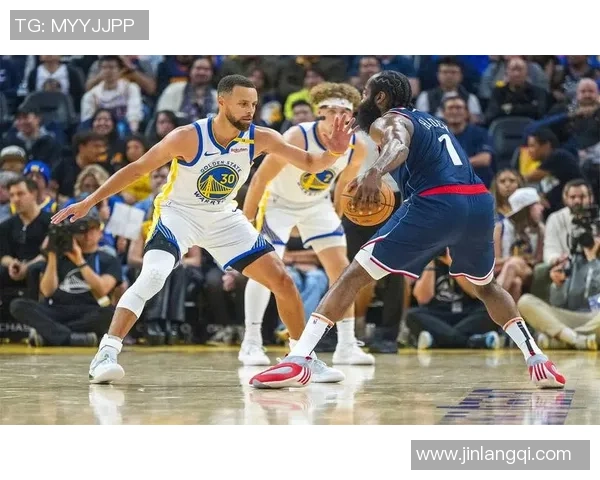 11月13日勇士与快船精彩对决视频回顾全场比赛亮点与精彩瞬间解析 11月13日勇士与快船精彩对决视频回顾全场比赛亮点与精彩瞬间解析