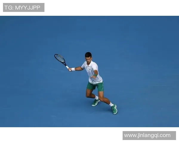 拉奥尼奇与费德勒激战回顾精彩瞬间与赛场亮点分析 拉奥尼奇与费德勒激战回顾精彩瞬间与赛场亮点分析