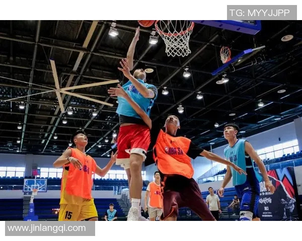 魔术与雷霆激战正酣NBA精彩对决引发球迷热议 魔术与雷霆激战正酣NBA精彩对决引发球迷热议