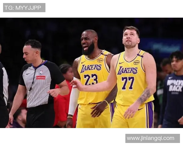 东不打詹低迷湖人幸而还有小里 狂砍44分的体现还要换字母哥吗? 东不打詹低迷湖人幸而还有小里 狂砍44分的体现还要换字母哥吗?